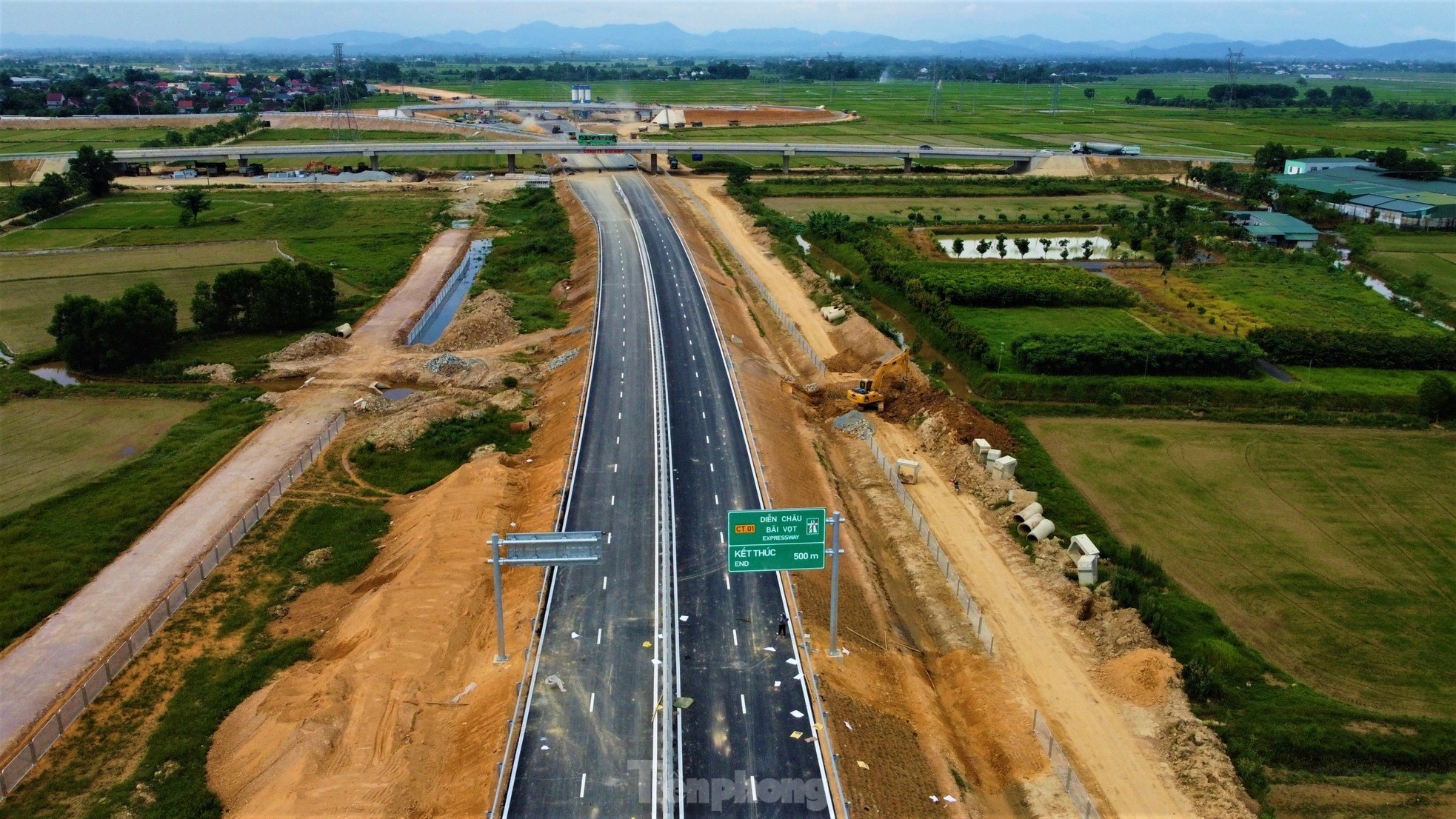 Close-up view of Dien Chau - Bai Vot highway before opening day photo 1