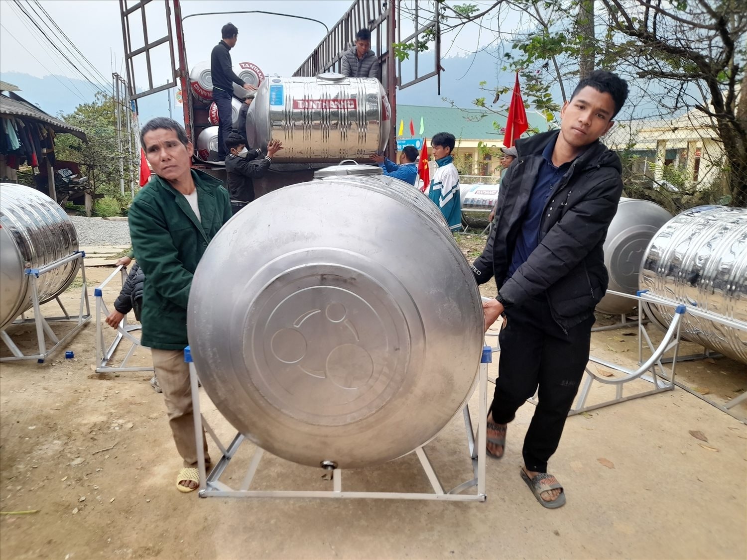 Die Dorfbewohner von Bao Thang bringen vier Flüsse zurück ins Land