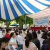 Candidates and parents listen to advice from experts. (Photo: PV/Vietnam+)