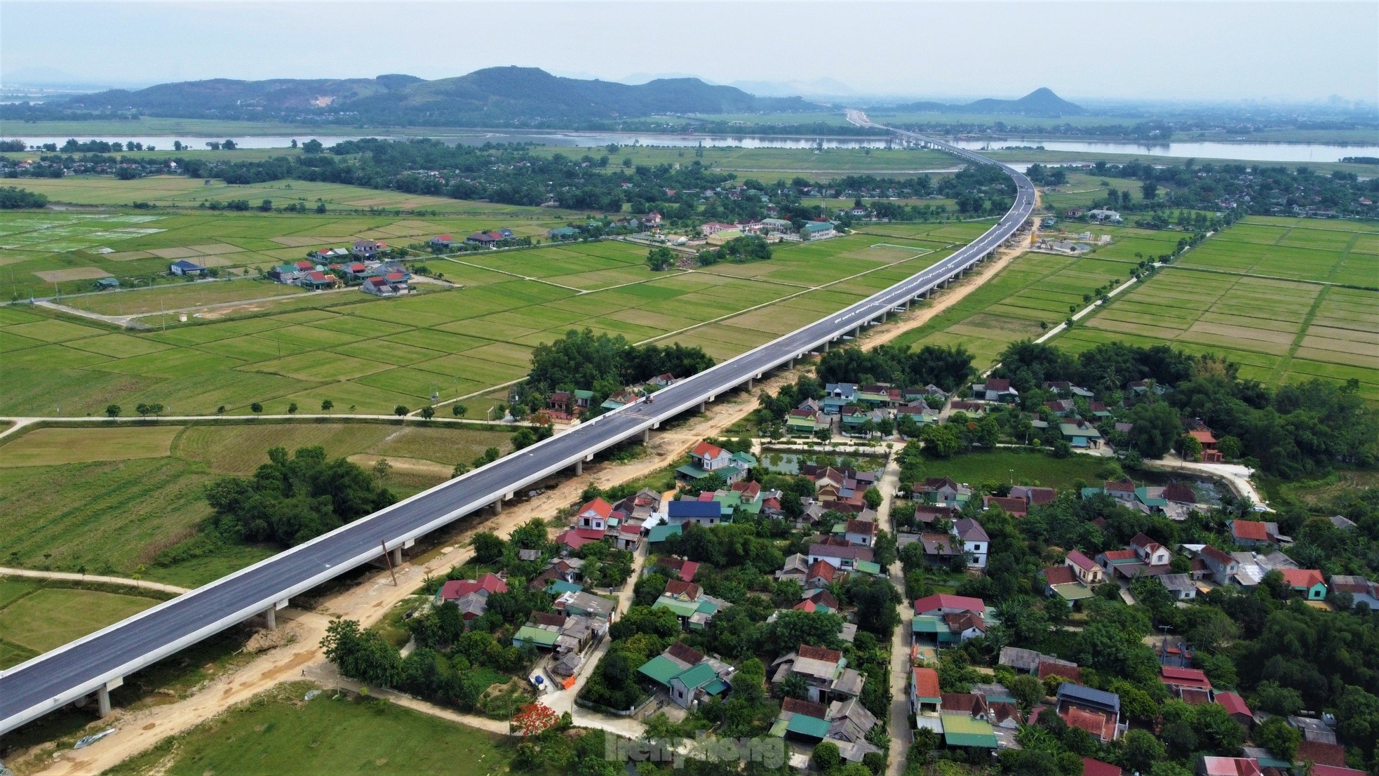 Close-up view of Dien Chau - Bai Vot highway before opening day photo 9