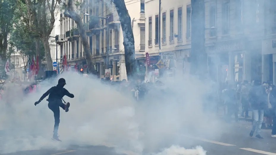 Französischer Wahlkampf inmitten politischer Protestwelle „angespannt“