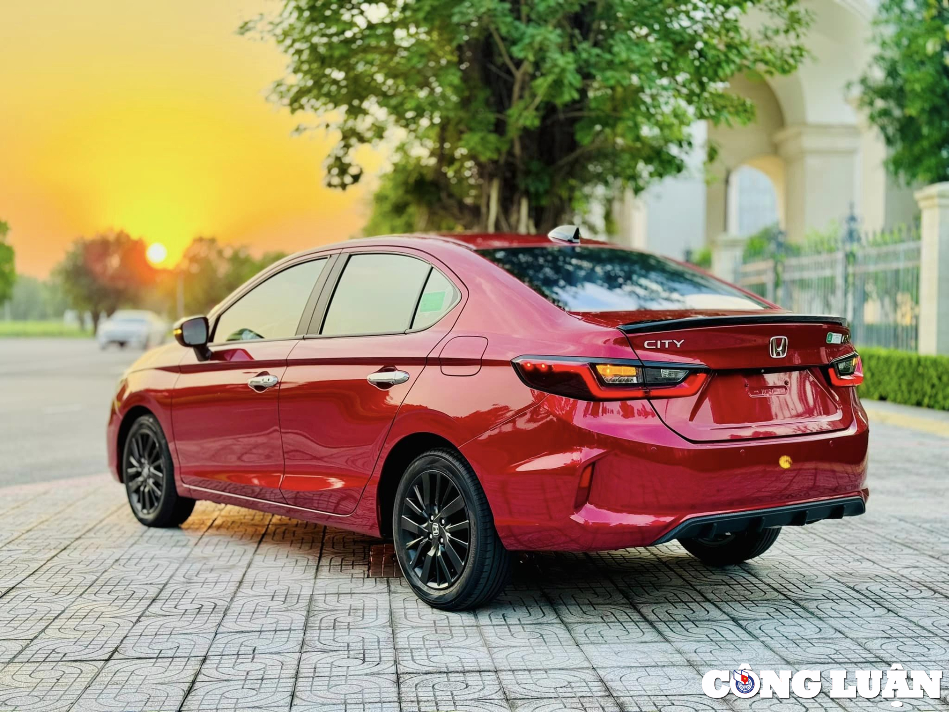 Honda City car price in June 2024 reduced to compete with Hyundai Accent picture 5