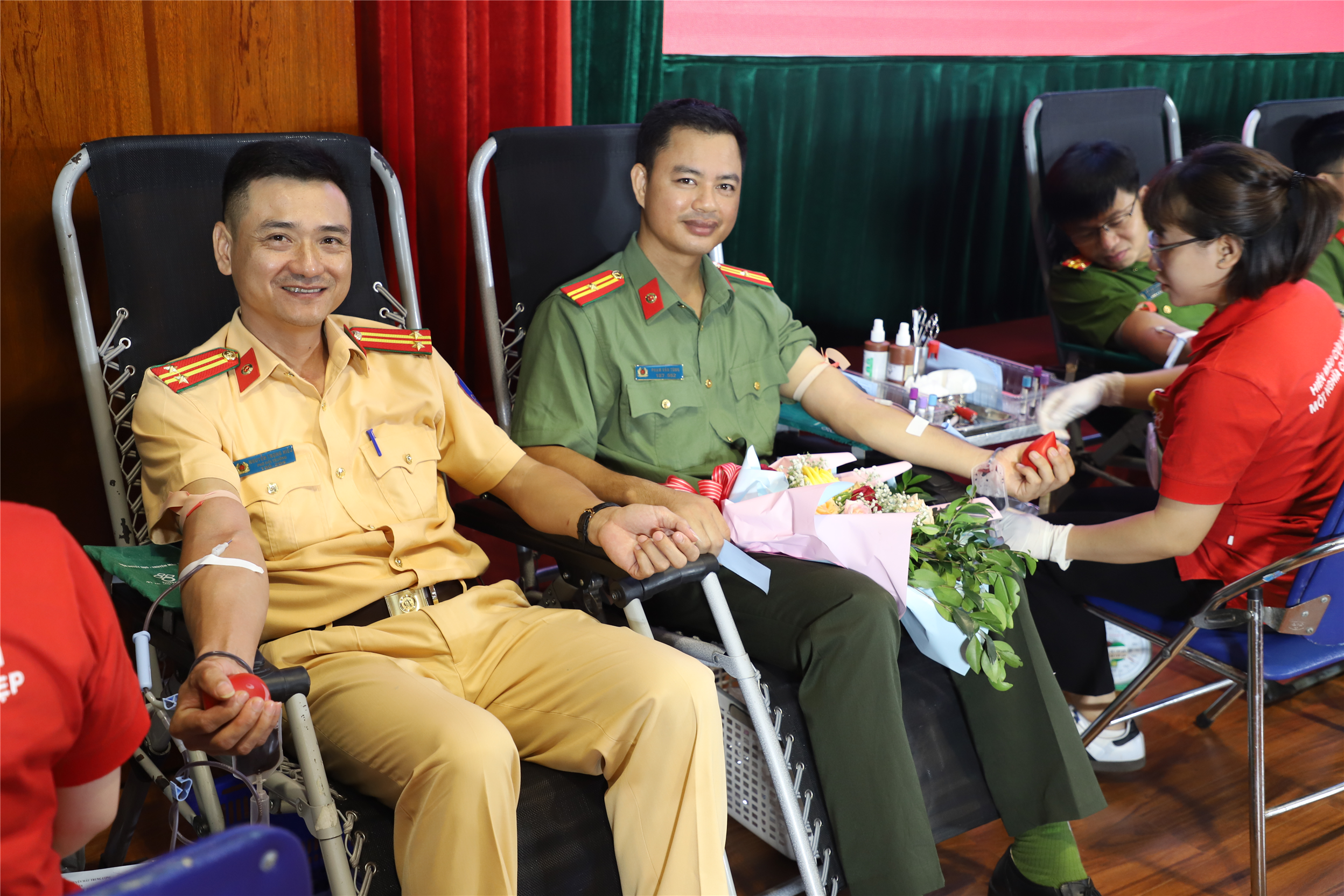 Casi 300 unidades de sangre fueron donadas en el primer Festival de Donación de Sangre Voluntaria de 2024 de la Policía Provincial de Bac Giang.