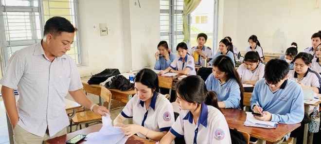 Les élèves de Bac Lieu se précipitent pour réviser l'examen de fin d'études secondaires avant l'heure G