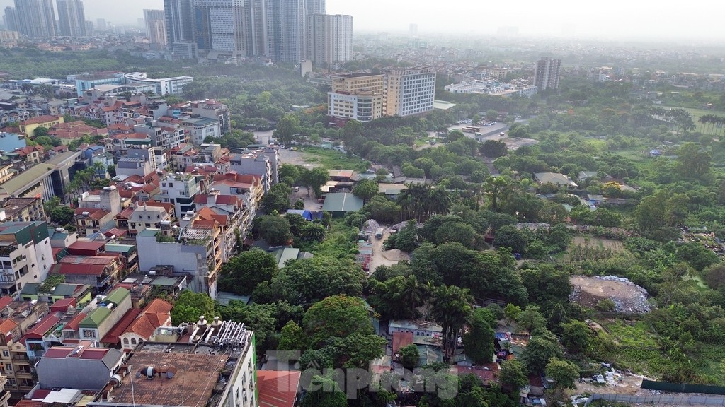 ទិដ្ឋភាពបែប Panoramic នៃទីតាំងដែលផ្លូវក្រោមដីនឹងត្រូវបានសាងសង់នៅចំណុចប្រសព្វ Hoang Quoc Viet - Pham Van Dong - Tran Vy រូបថត 6
