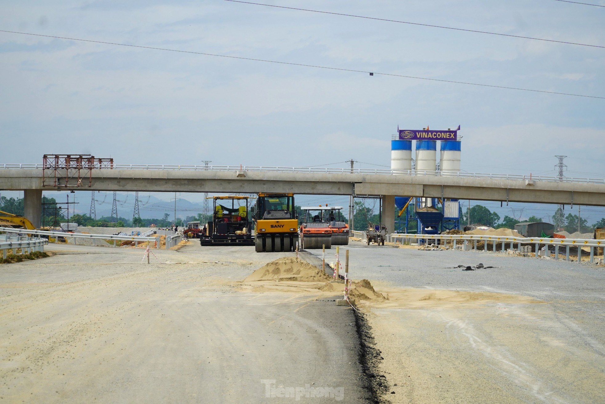 Close-up view of Dien Chau - Bai Vot highway before opening day photo 4