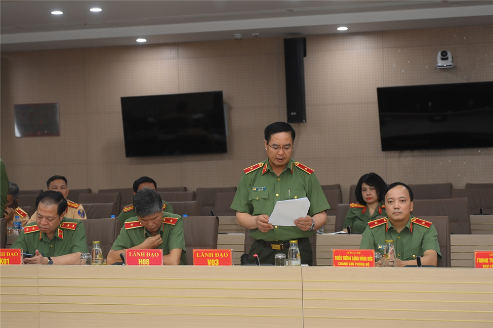 ឧត្តមសេនីយ៍ទោ Pham Cong Nguyen ប្រធាននាយកដ្ឋាននីតិកម្ម និងកំណែទម្រង់រដ្ឋបាល និងតុលាការបានរាយការណ៍អំពីខ្លឹមសារមួយចំនួននៃកម្មវិធីសម័យប្រជុំលើកទី៧ និងស្ថានភាពនៃសេចក្តីព្រាងច្បាប់ ដែលដឹកនាំដោយក្រសួងសន្តិសុខសាធារណៈ។