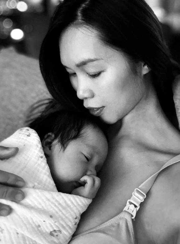 Ha Anh enjoys life as a mother. Photo: Facebook character