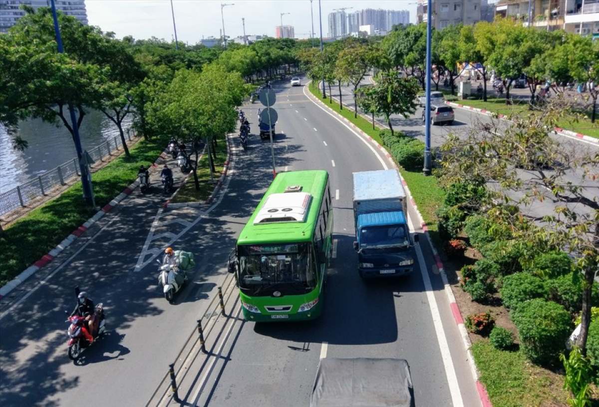 The tree-lined median strip will be removed to widen the motorbike lane. Photo: Minh Quan