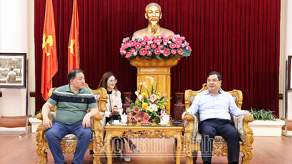 Đồng chí Phạm Gia Túc, Ủy viên Ban Chấp hành Trung ương Đảng, Bí thư Tỉnh ủy Nam Định tiếp và làm việc với Đoàn công tác của Tập đoàn Chung Nam, Hồng Kông (Trung Quốc).