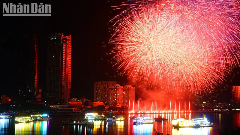 Obras maestras de fuegos artificiales de Italia y América foto 5