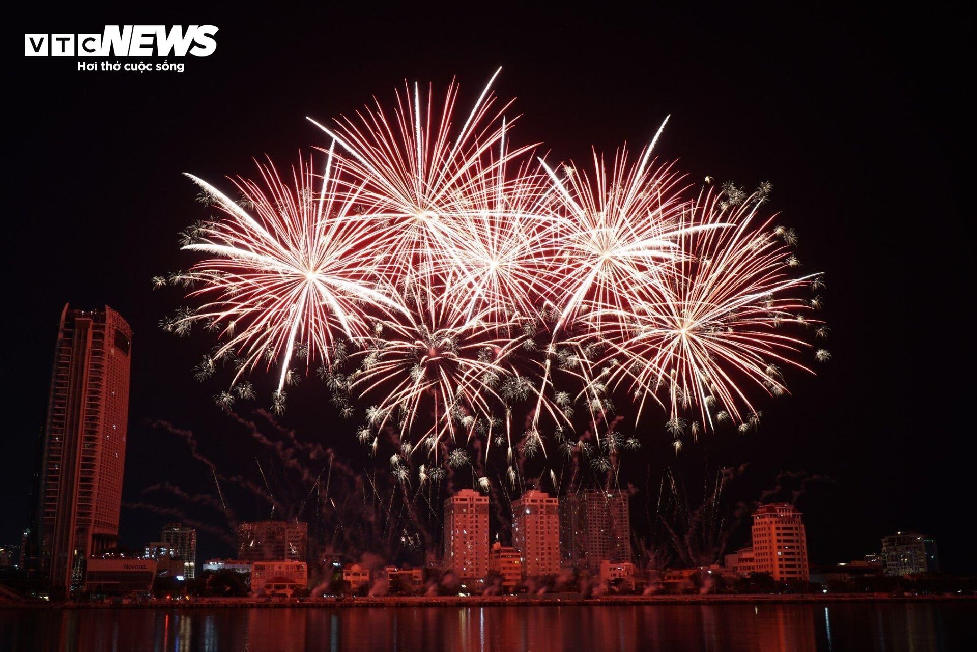 Italy and America's top fireworks display on the Han River - 5