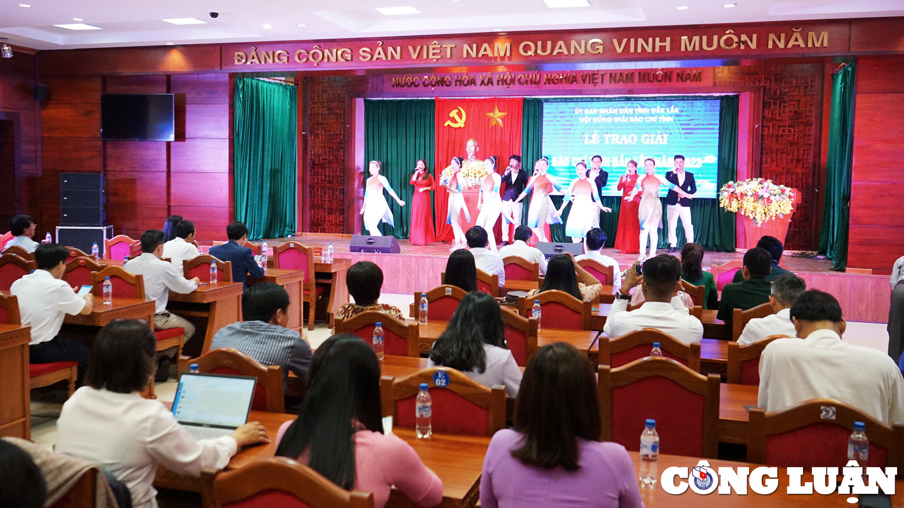 55 excellent works were awarded the Dak Lak Provincial Newspaper Award for the fourth time in 2023, photo 4