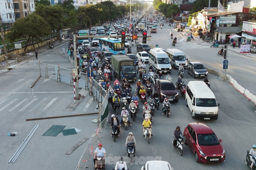 Clôture de la moitié de la rue Giai Phong pour creuser un tunnel sous la Ring Road 2.5 photo 3