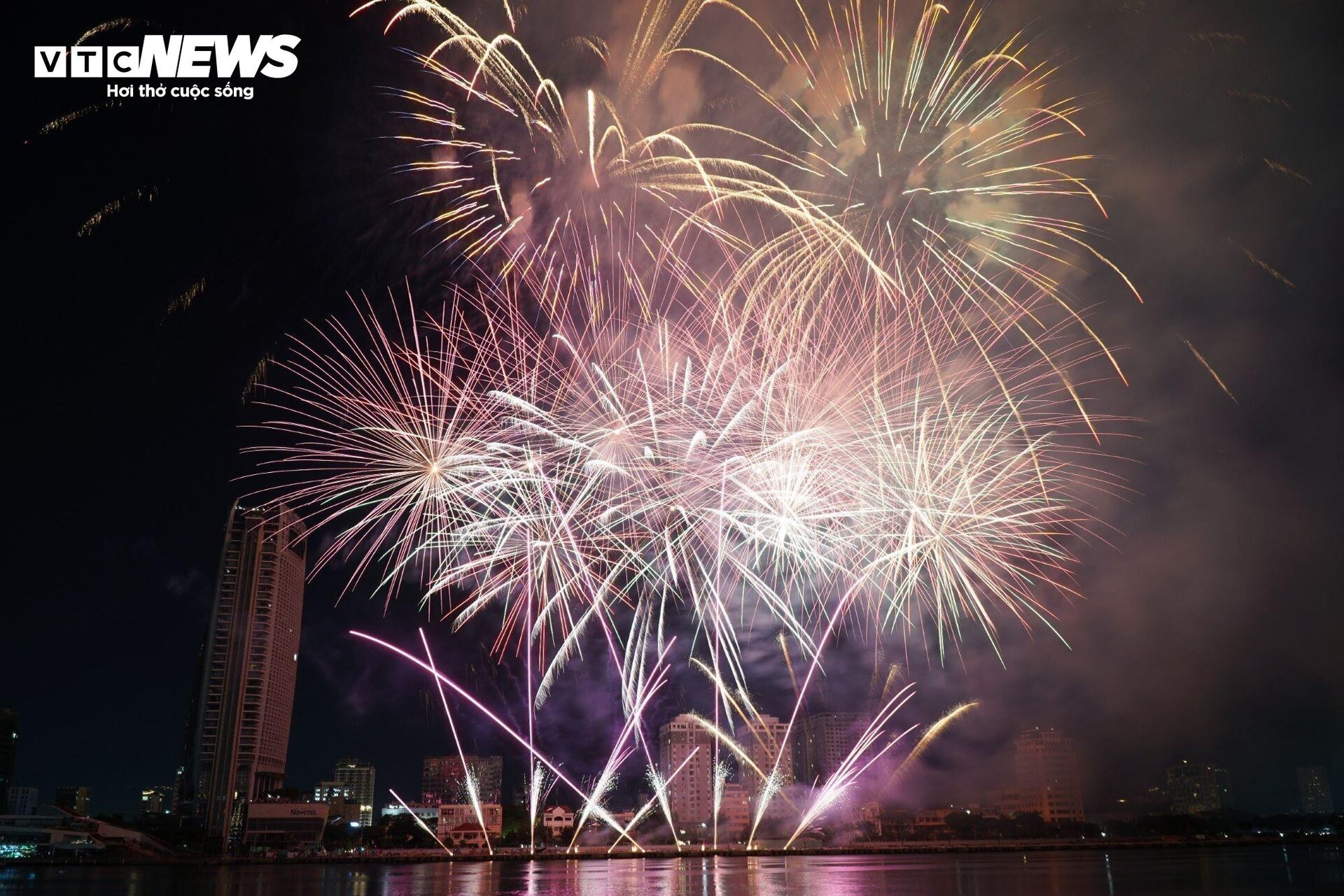 Italy and America's top fireworks display on the Han River - 3