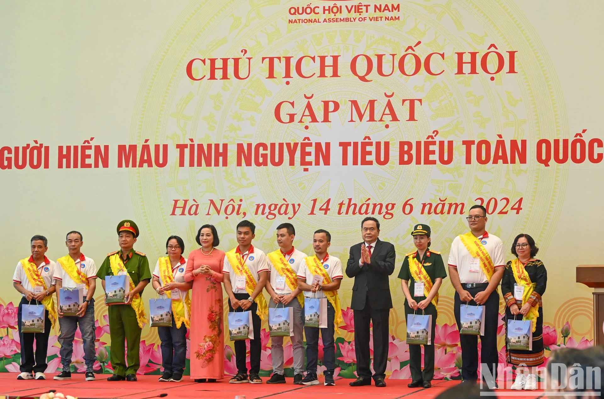 [រូបថត] ប្រធានរដ្ឋសភាជួបជាមួយអ្នកបរិច្ចាគឈាមស្ម័គ្រចិត្តជាតិឆ្នើមឆ្នាំ 2024 រូបថត 9