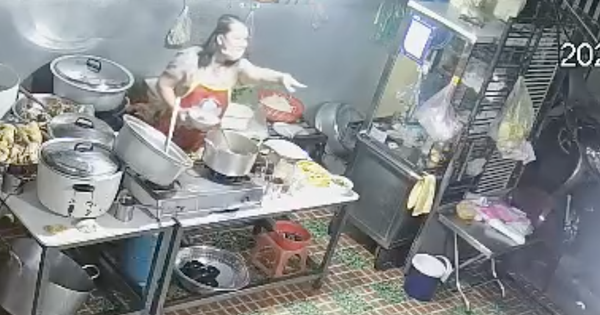 Camera: Chủ quán cơm gà Hội An chỉ tay, khách ném đĩa xuống nền