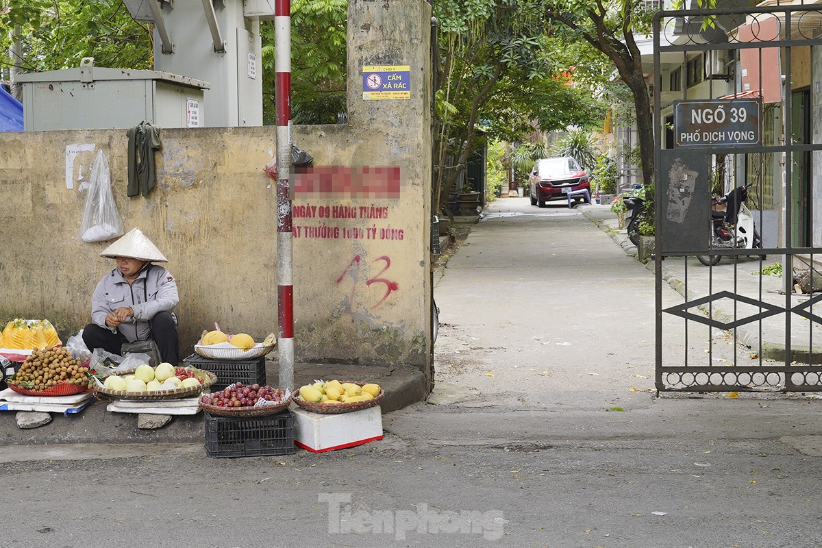 ハノイではオンライン賭博やギャンブルの広告が至る所に見られる（写真13）