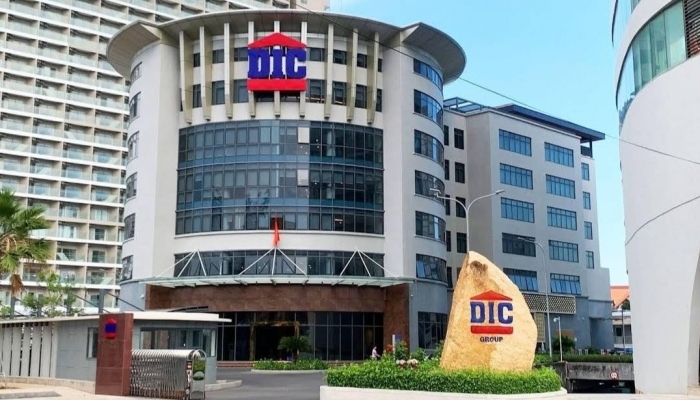 DIC Corp (DIG) suffered a record loss of 121 billion in the first quarter, dissolved a subsidiary with a capital of 300 billion.