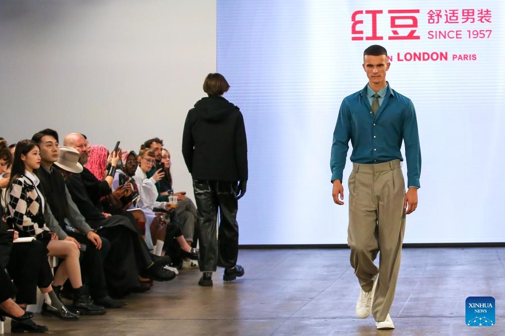 A model walks during Fashion Week in London, England, September 2023. Photo: Xinhua