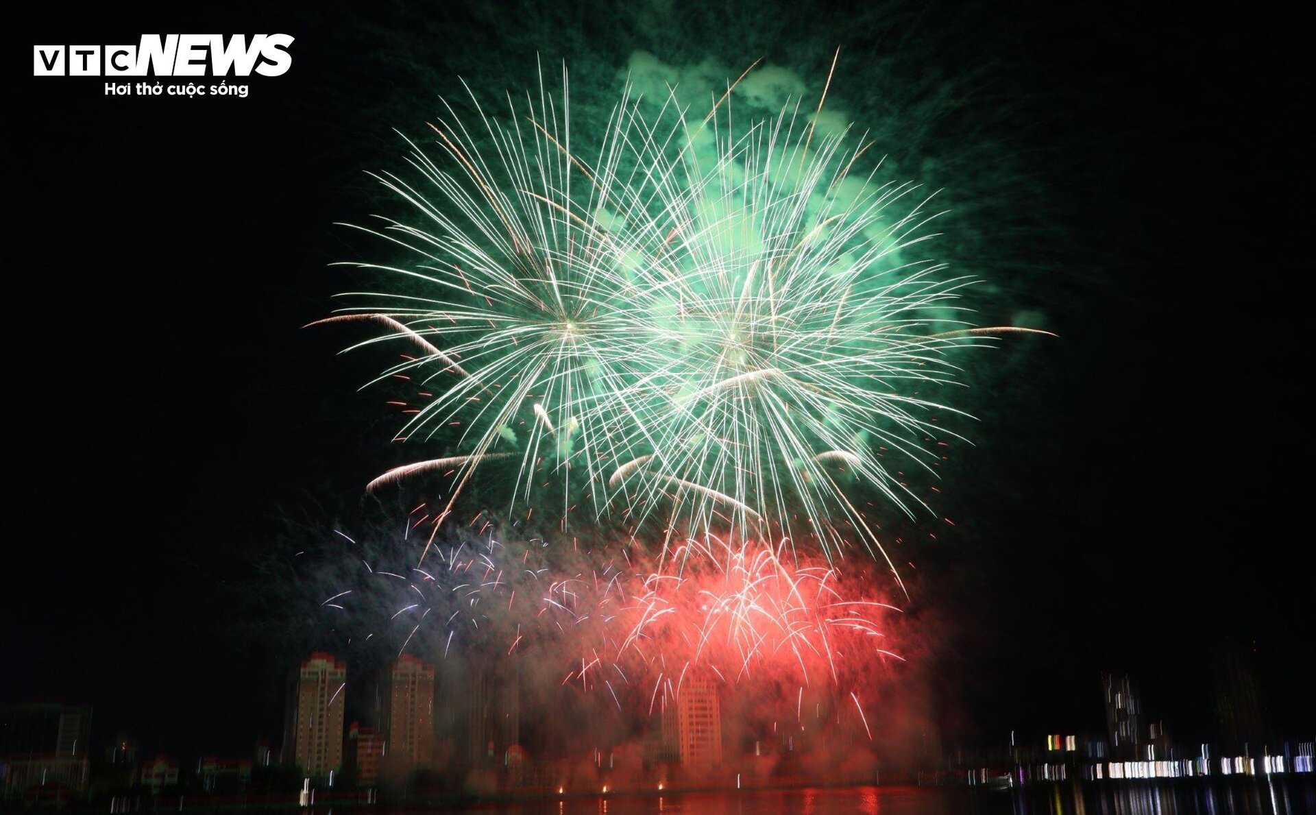 Italy and America's top fireworks display on the Han River - 8