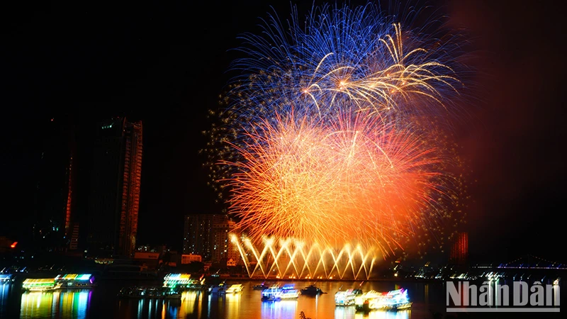 Obras maestras de fuegos artificiales de Italia y América foto 3