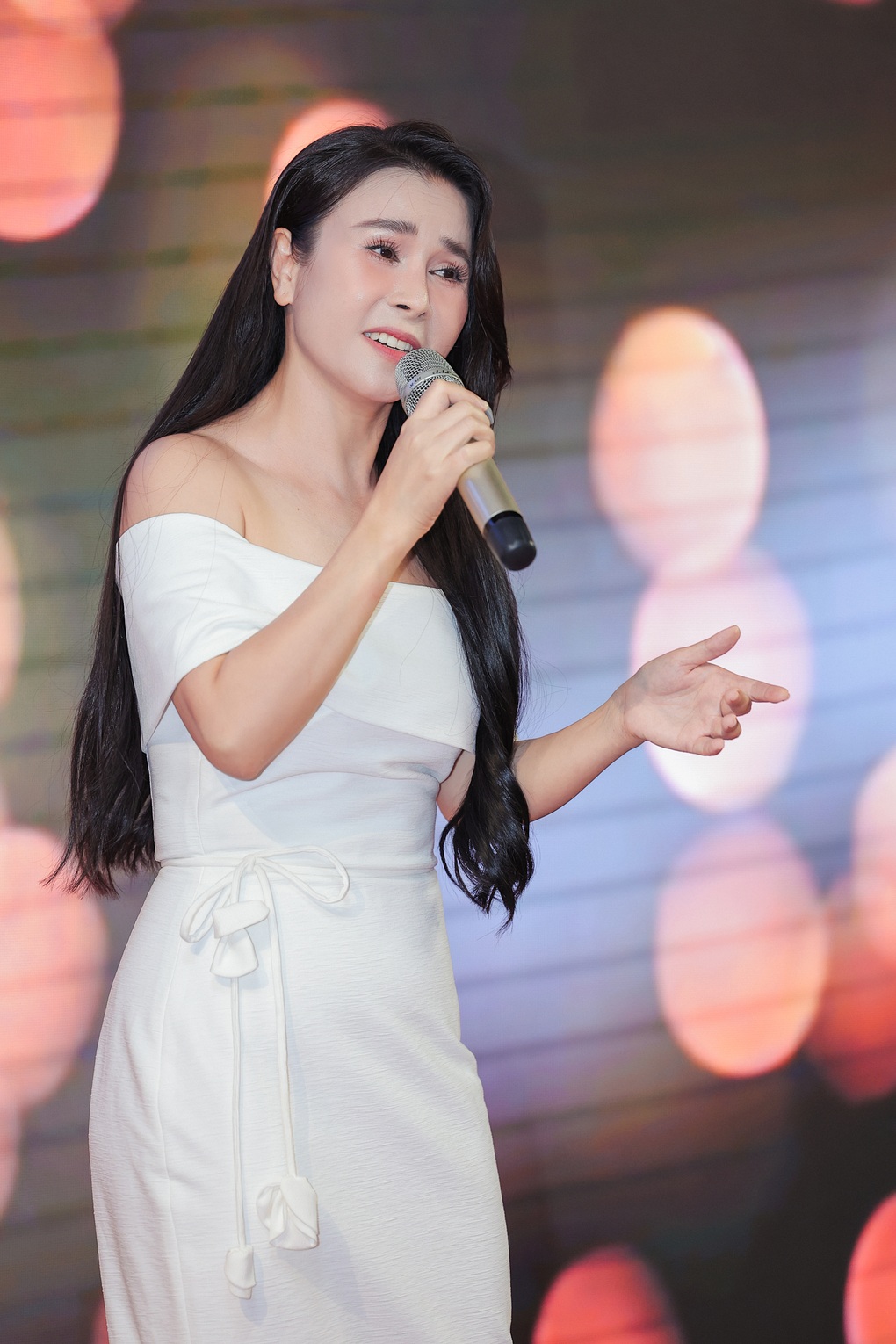 Sao Mai Thu Hường: Tôi luôn tỉnh táo trước cám dỗ - 1