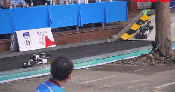 Dramatic final round of homemade model car racing