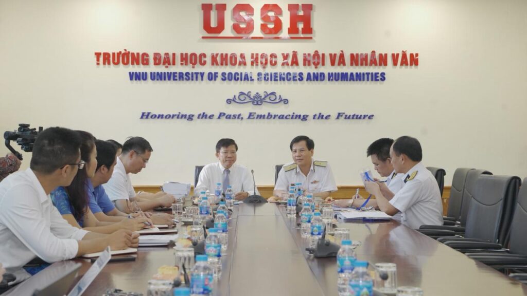 VNU-USSH dành tặng 100 suất học bổng toàn phần tới các chiến sĩ hải quân