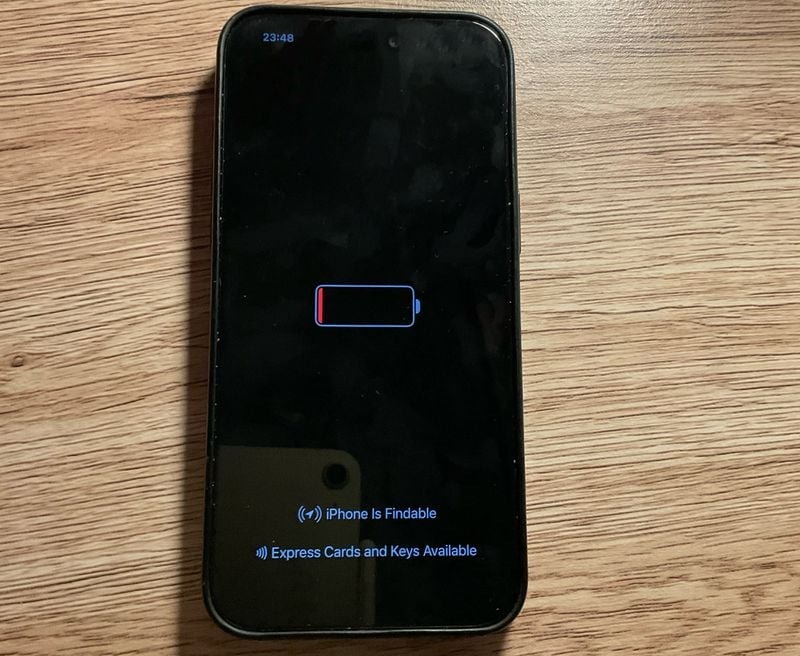 iOS 18 cho xem giờ ngay cả khi iPhone cạn pin- Ảnh 1.