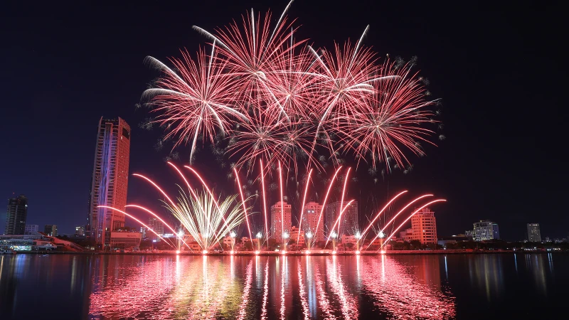 Obras maestras de fuegos artificiales de Italia y América foto 6