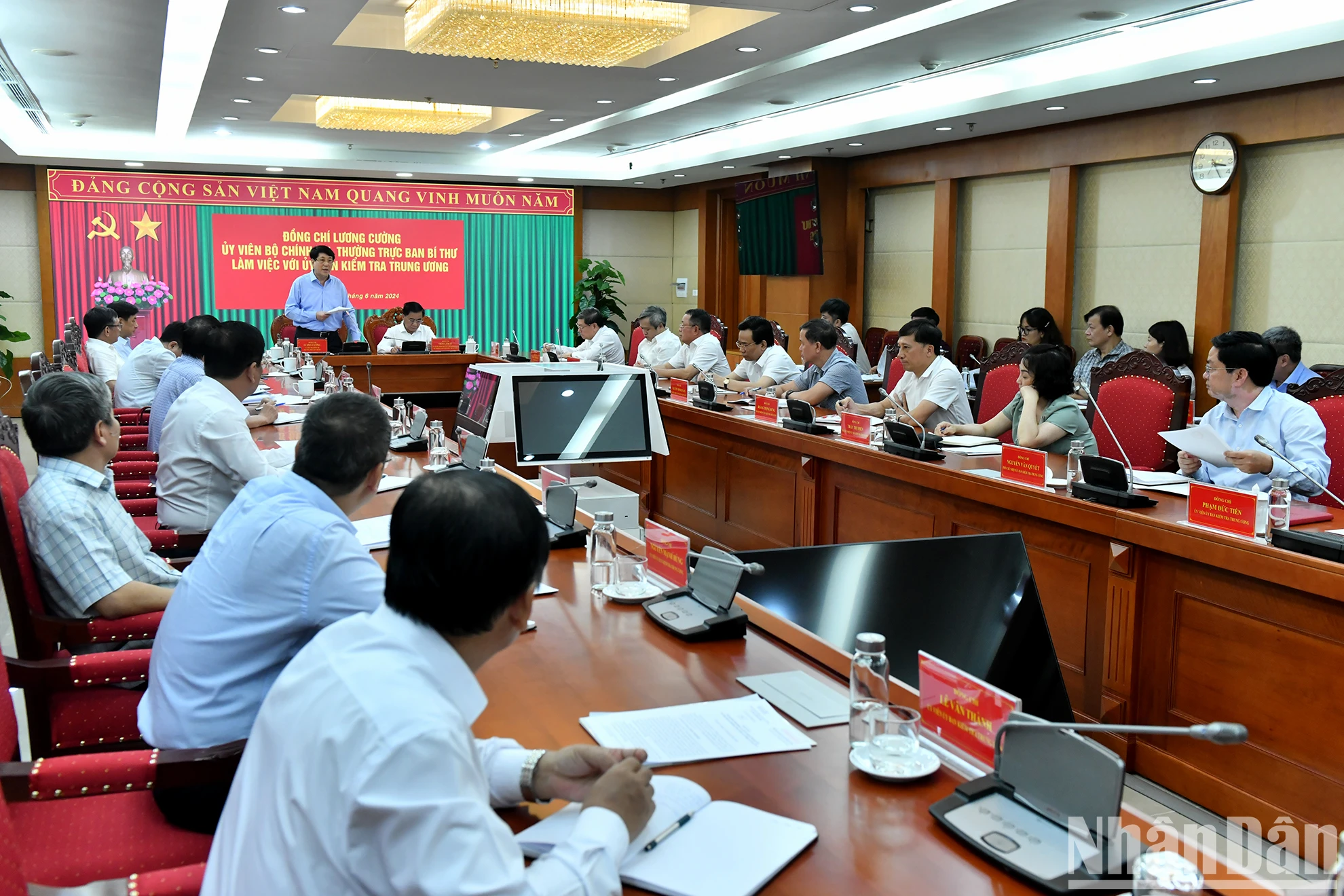 [Photo] Le camarade Luong Cuong travaille avec le Comité central d'inspection photo 1