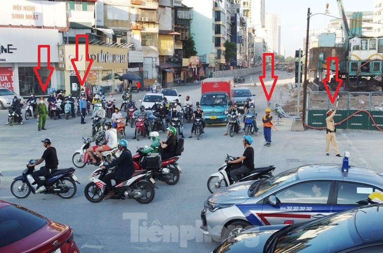 Clôture de la moitié de la rue Giai Phong pour creuser un tunnel sous la Ring Road 2.5 photo 7