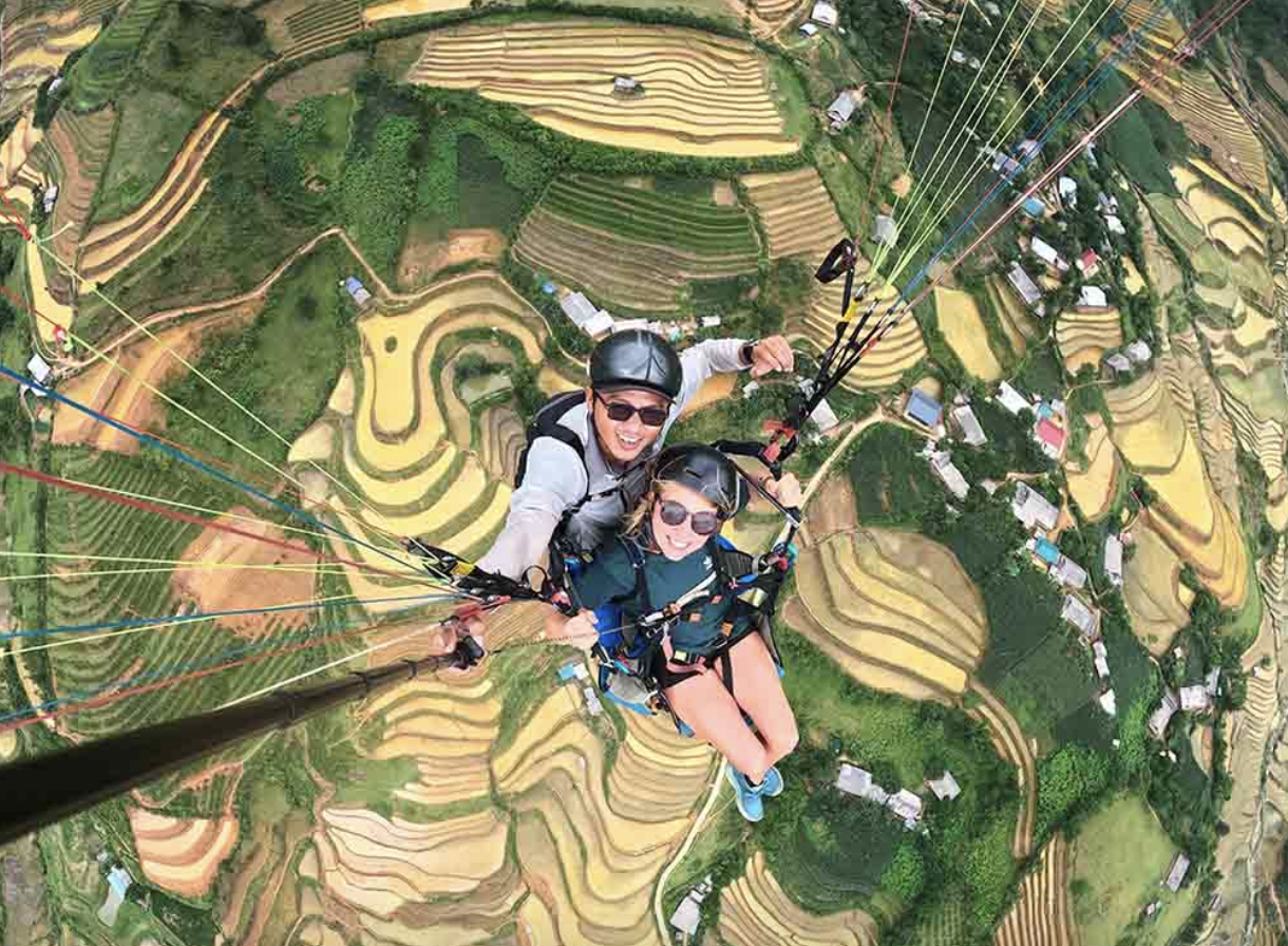 北西部旅行：洪水期のムー・カン・チャイを見るためにパラグライダー