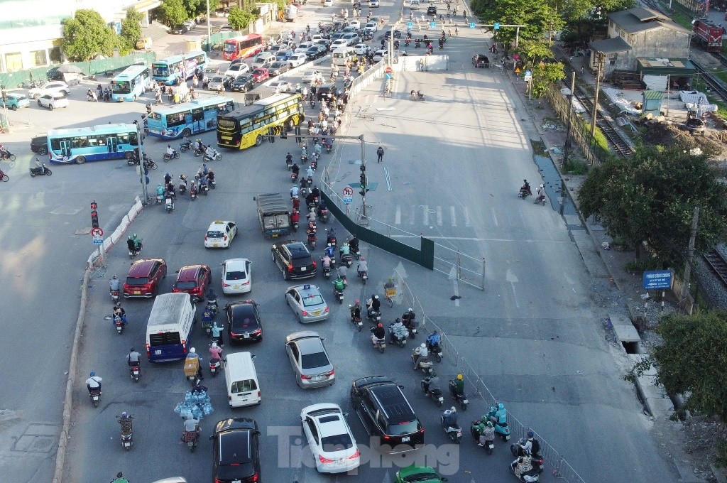 Clôture de la moitié de la rue Giai Phong pour creuser un tunnel sous la Ring Road 2.5 photo 2