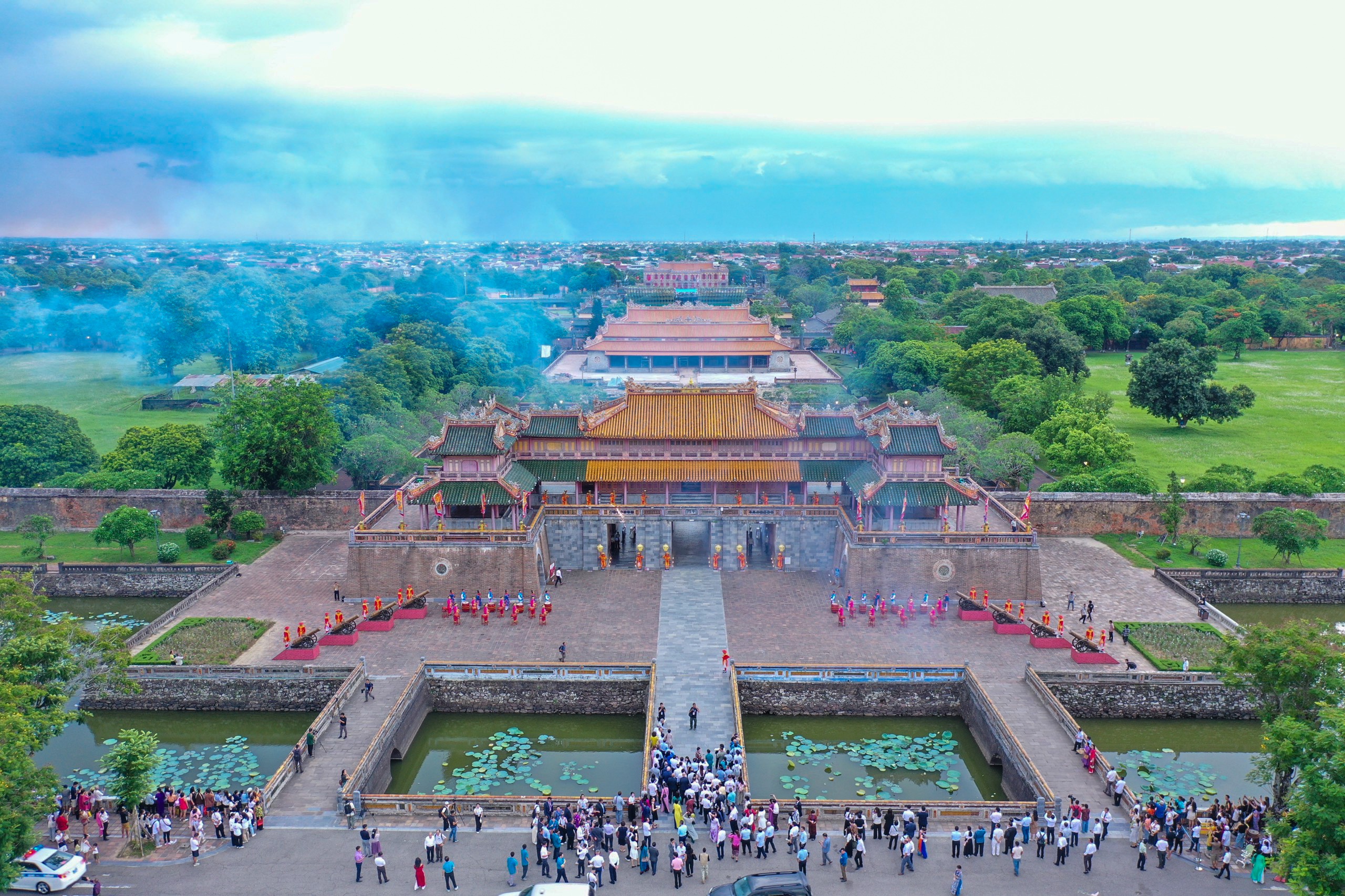 Những hình ảnh và thống kê ấn tượng tại Tuần lễ Festival nghệ thuật Quốc tế Huế 2024 - Ảnh 3.