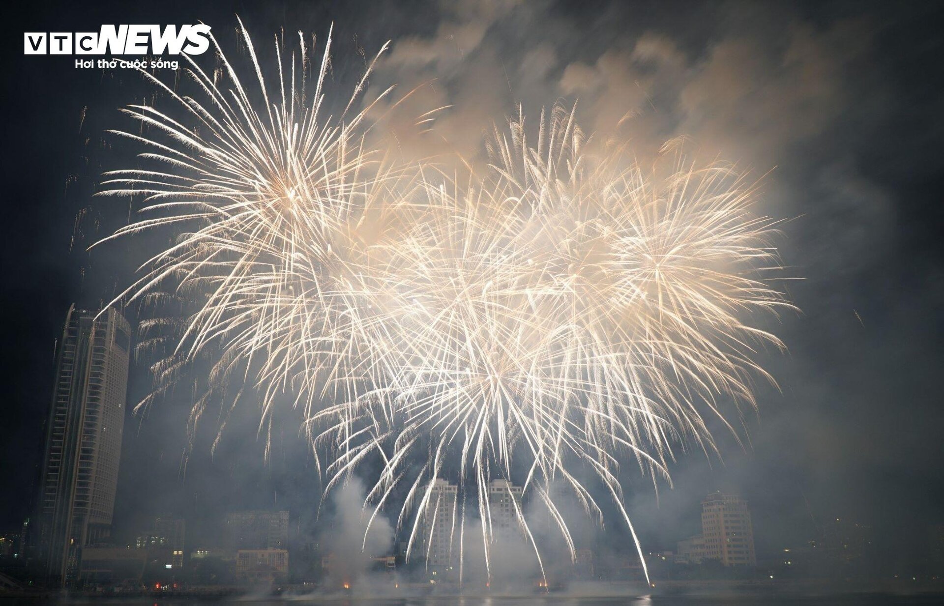 Italy and America's top fireworks display on the Han River - 6