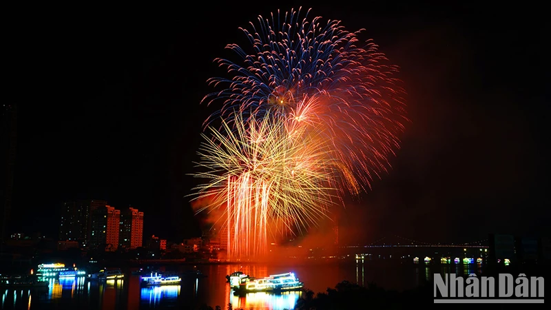 Obras maestras de fuegos artificiales de Italia y América foto 9