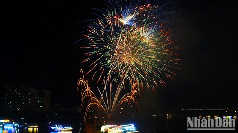 Obras maestras de fuegos artificiales de Italia y América foto 8