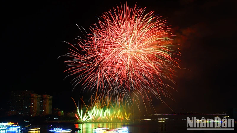 Obras maestras de fuegos artificiales de Italia y América foto 11