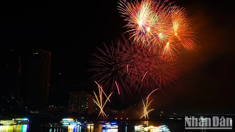 Obras maestras de fuegos artificiales de Italia y América foto 4