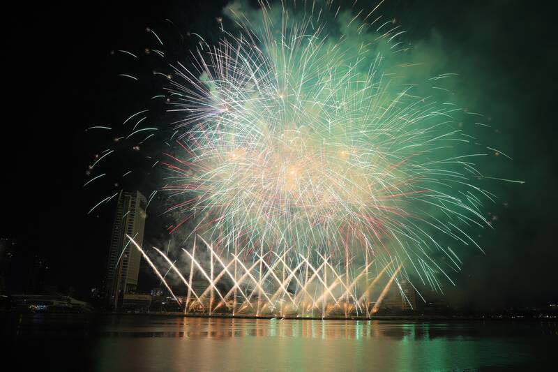 Watch the American fireworks masterpiece in the sky of Da Nang
