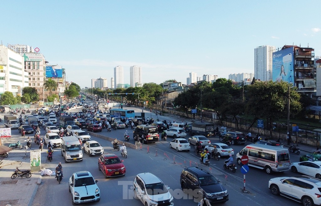 Clôture de la moitié de la rue Giai Phong pour creuser un tunnel sous la Ring Road 2.5 photo 5