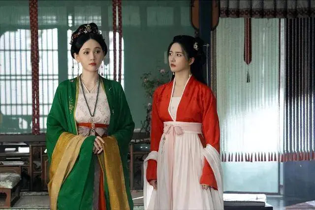 Dù có nhiều cảnh quay cận mặt nhưng nhan sắc Trần Kiều Ân vẫn không hề lộ vẻ tuổi tác. Ảnh: Chụp màn hình.