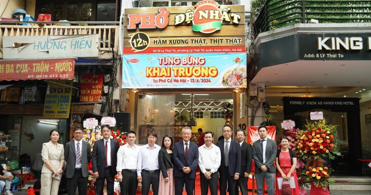 Acecook ouvre le premier restaurant Pho De Nhat dans le vieux quartier de Hanoi