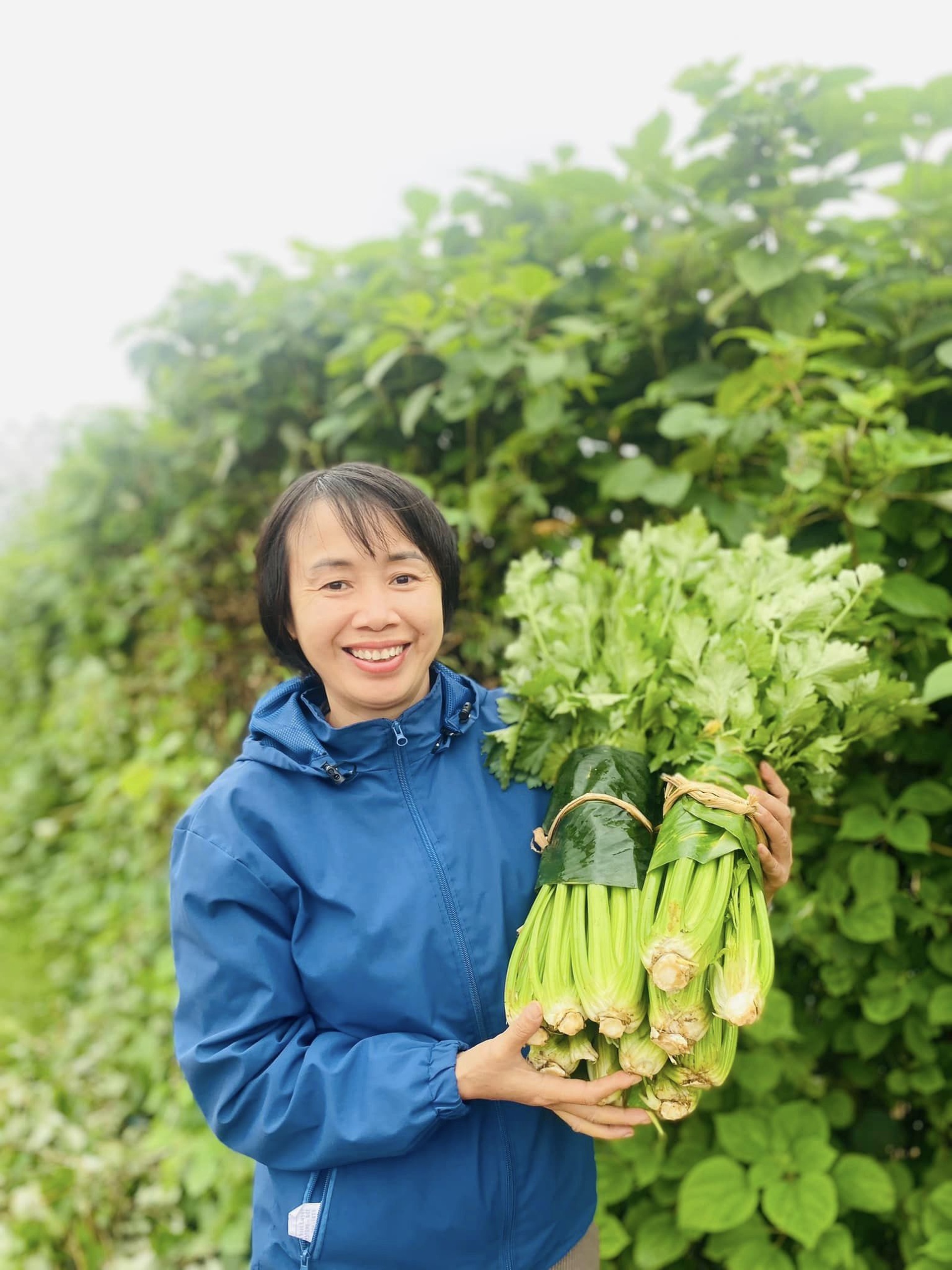 Vợ chồng tiến sỹ về quê làm nông dân, bán 5 tấn nông sản/tháng - 3