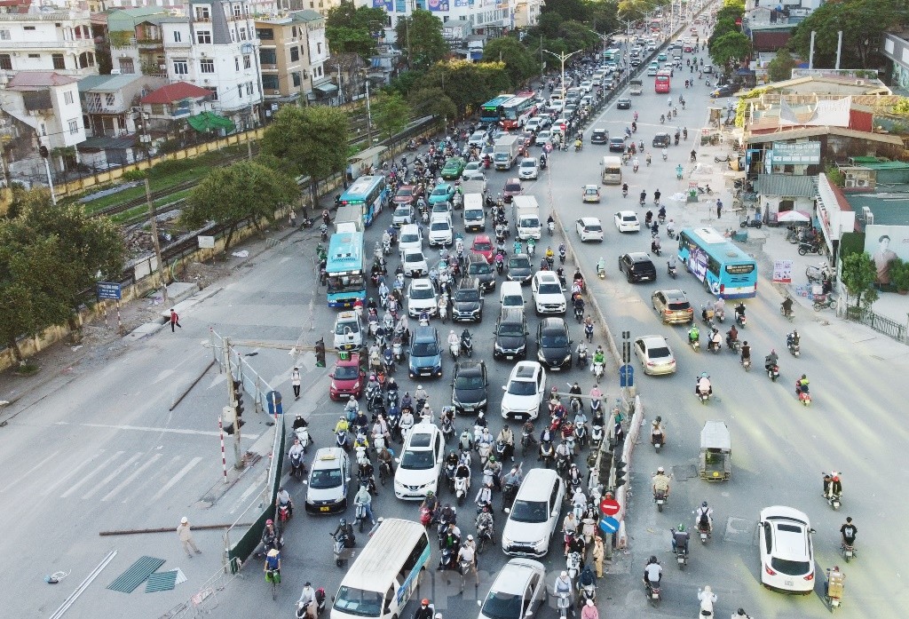 Clôture de la moitié de la rue Giai Phong pour creuser un tunnel sous la Ring Road 2.5 photo 1