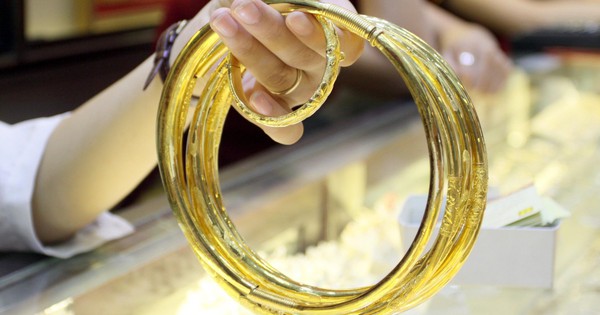 Record high prices, China leads gold demand