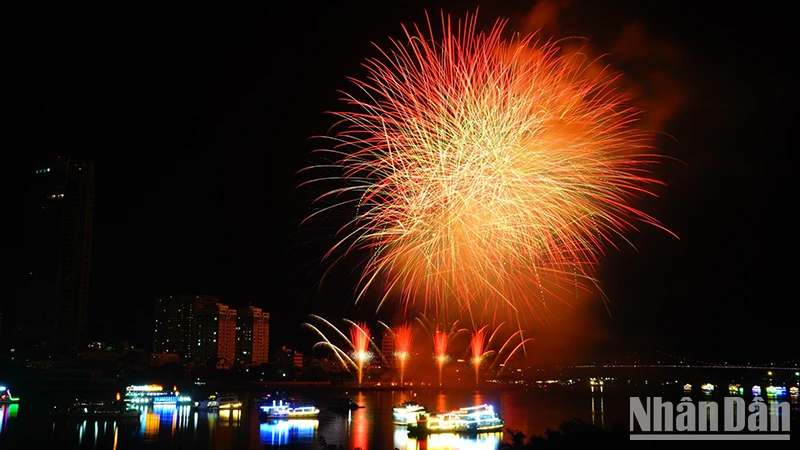 Obras maestras de fuegos artificiales de Italia y América foto 7