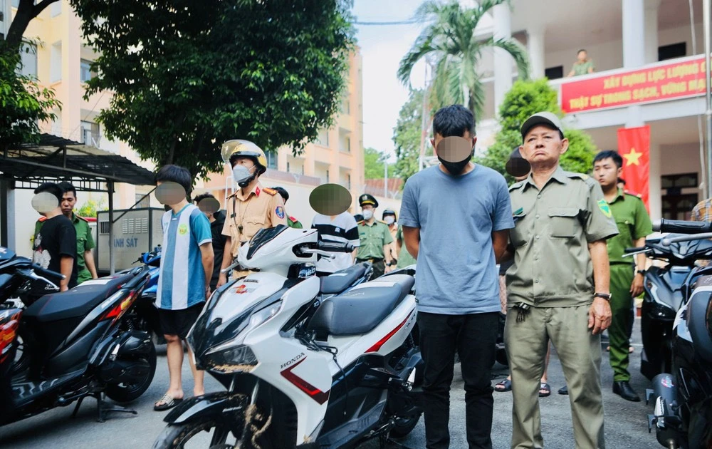 Group of "speed demons" racing on Saigon bridge sentenced